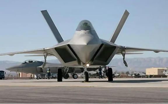 台空军少将曰：“台军雷达曾多次尝试探测歼20，大部分做为杂波被滤掉了。偶尔测到也