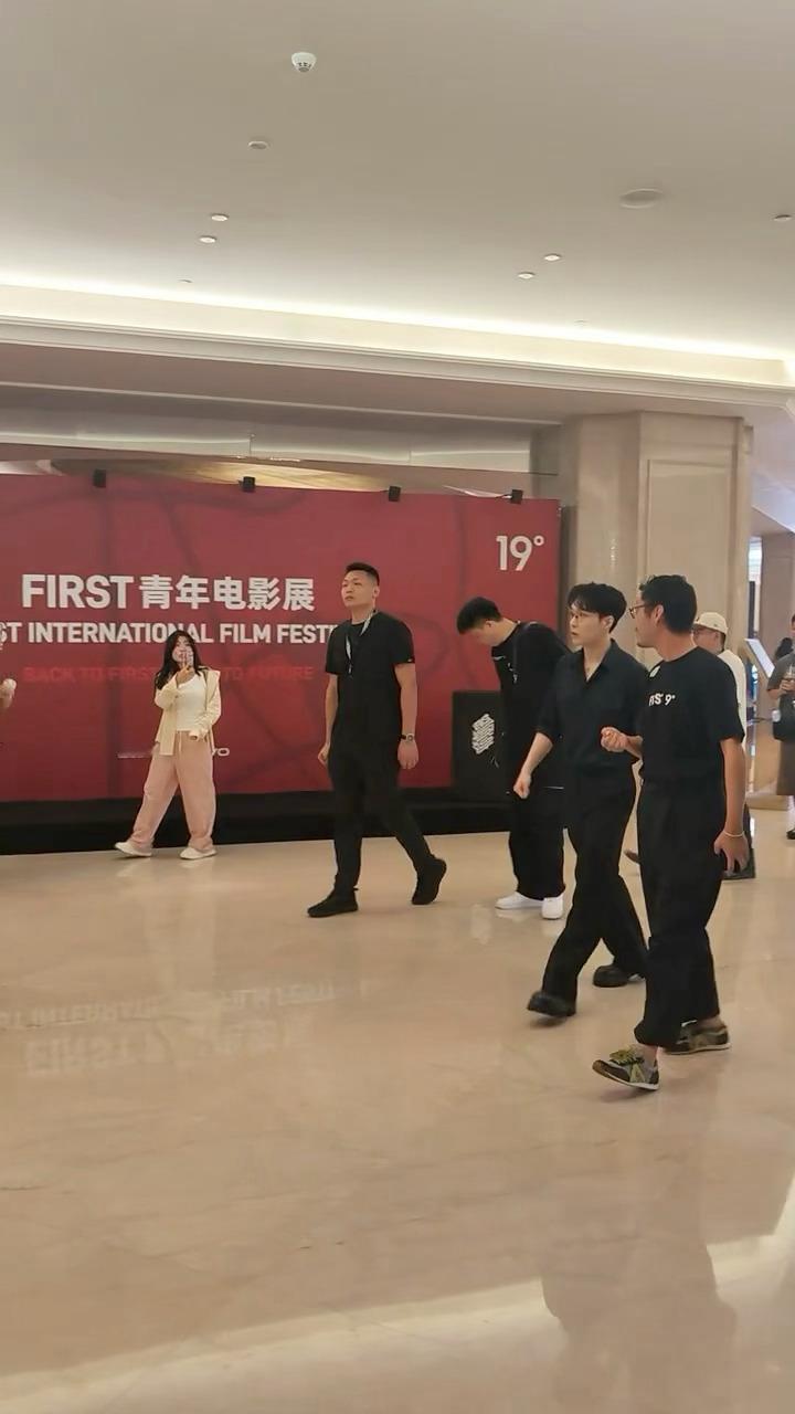 现身first青年电影展的张艺兴张艺兴现身FIRST青年电影展FIRST青年电影