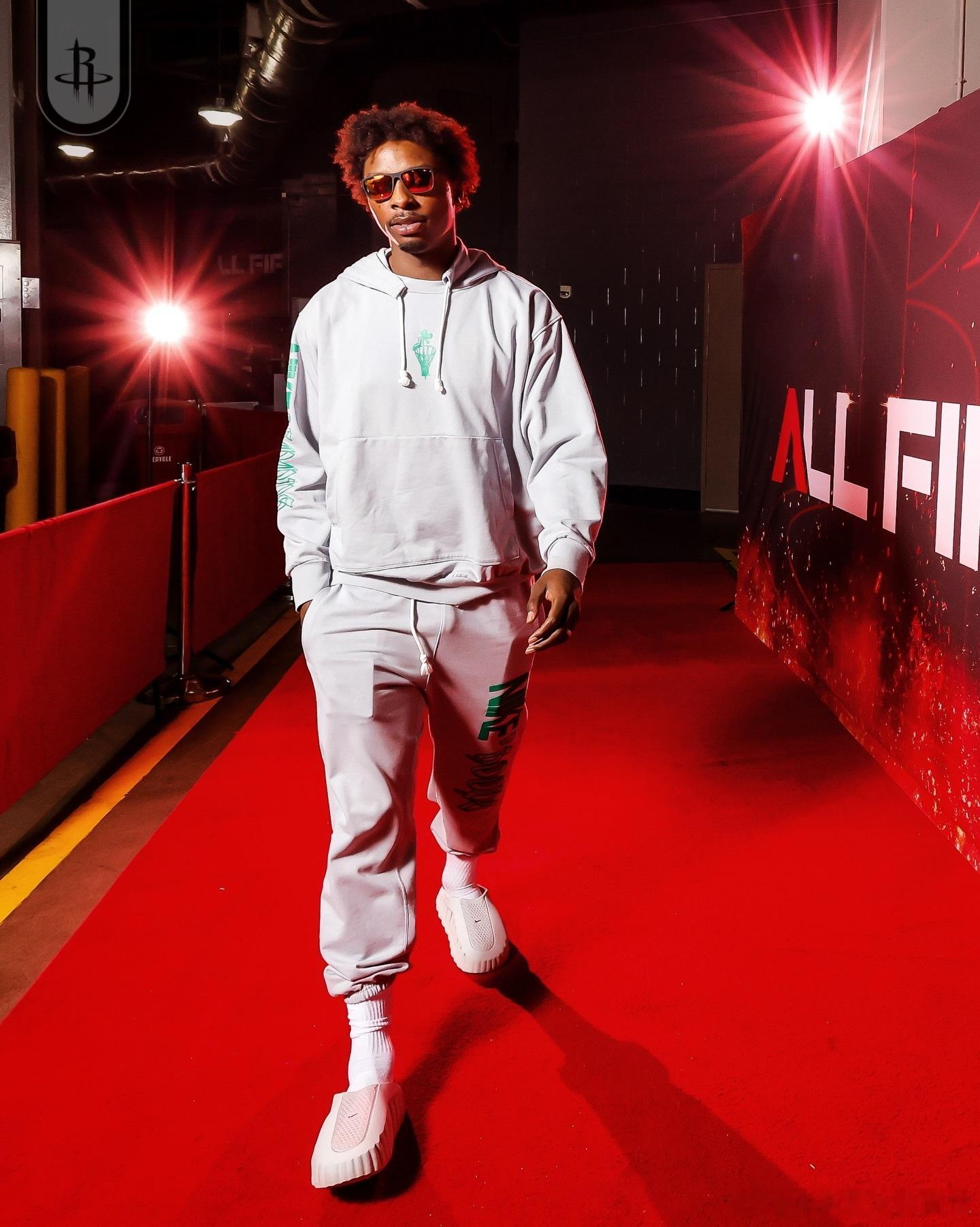 再战快船！火箭潮男们今日入场帅照📸快船vs火箭nba常规赛休斯顿火箭