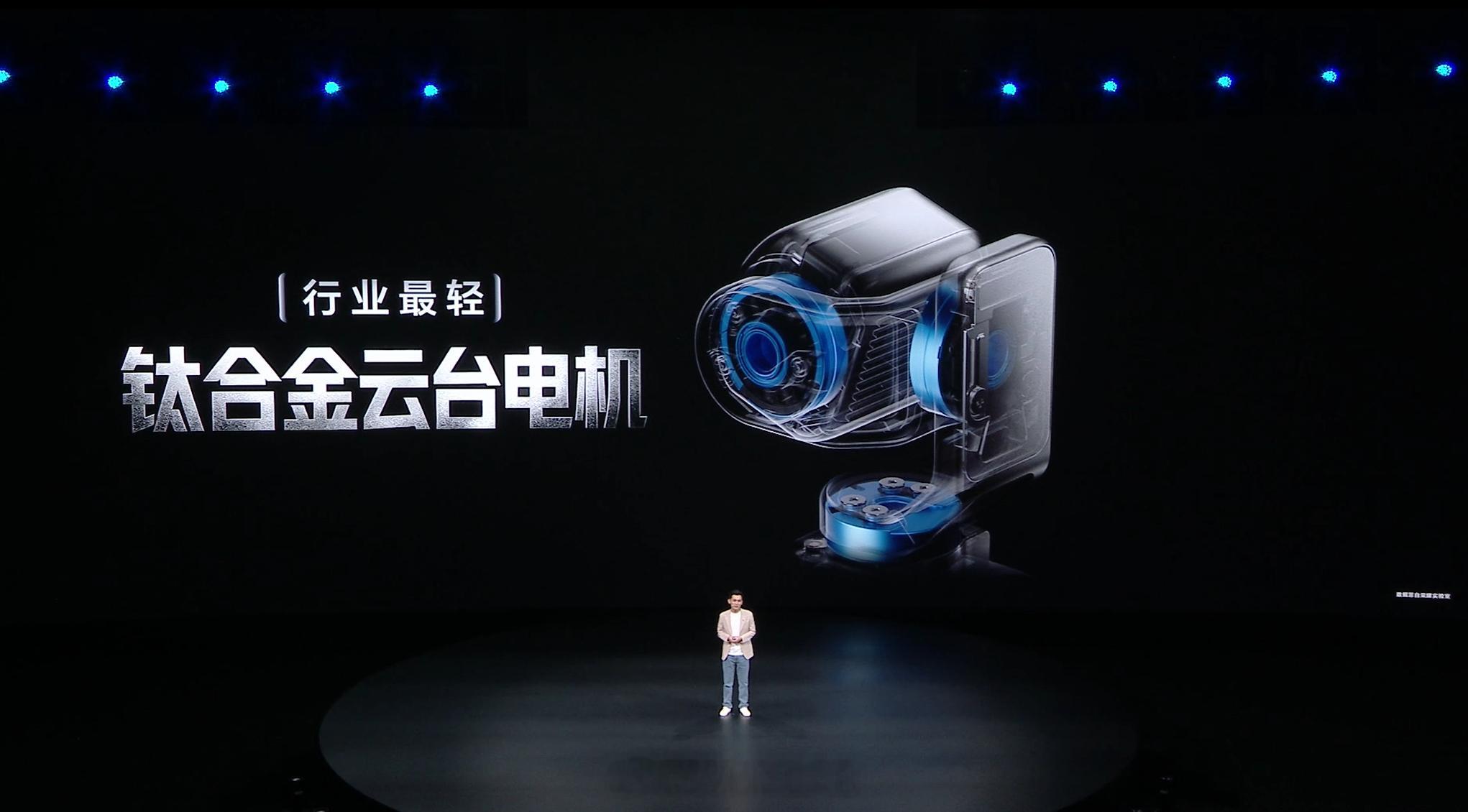 荣耀 Robot Phone 整机设计的很精密，把 4DoF 机械臂装进了手机，