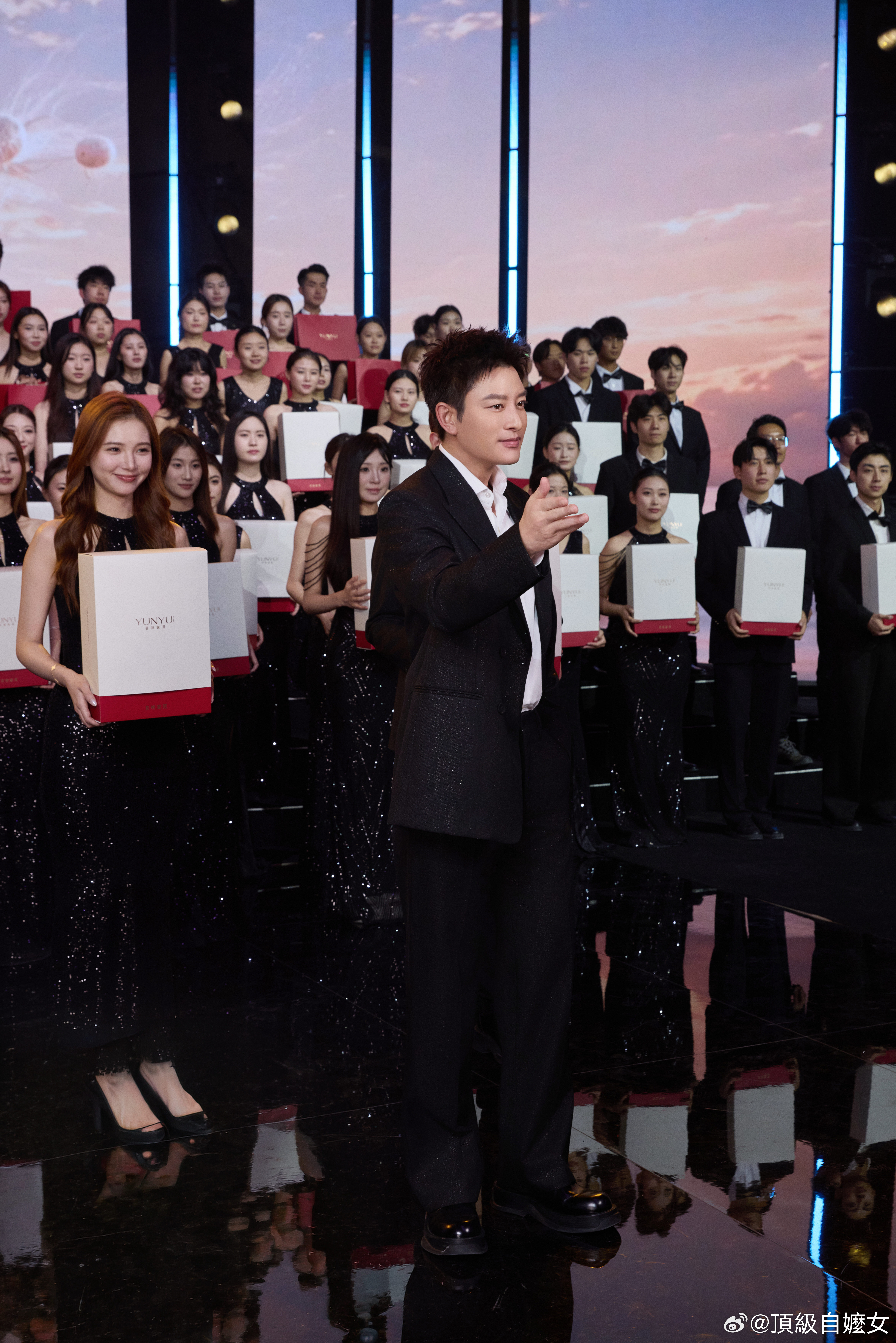贾乃亮直播能长久出圈不是运气，五年沉淀，严把选品关口，售后到位，舍得发福利，也积