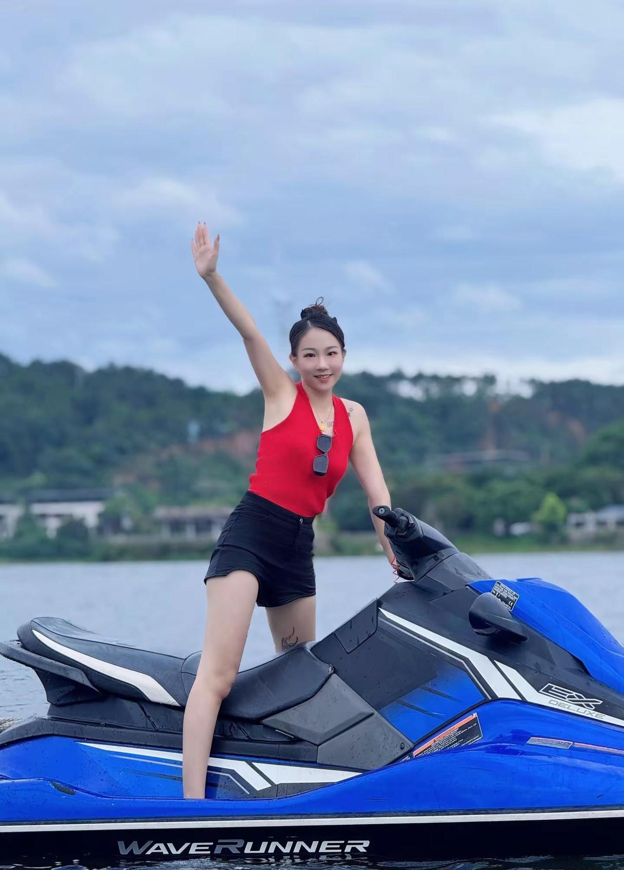除了真诚，不接受任何人表演，人性这一课早已交卷。