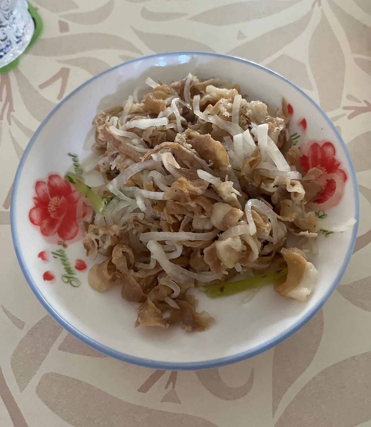 不讲究随心而吃
菜；羊肉炒白萝卜，东瓜土豆炖豆腐
主食；花卷馒头
汤；北爪小米粥