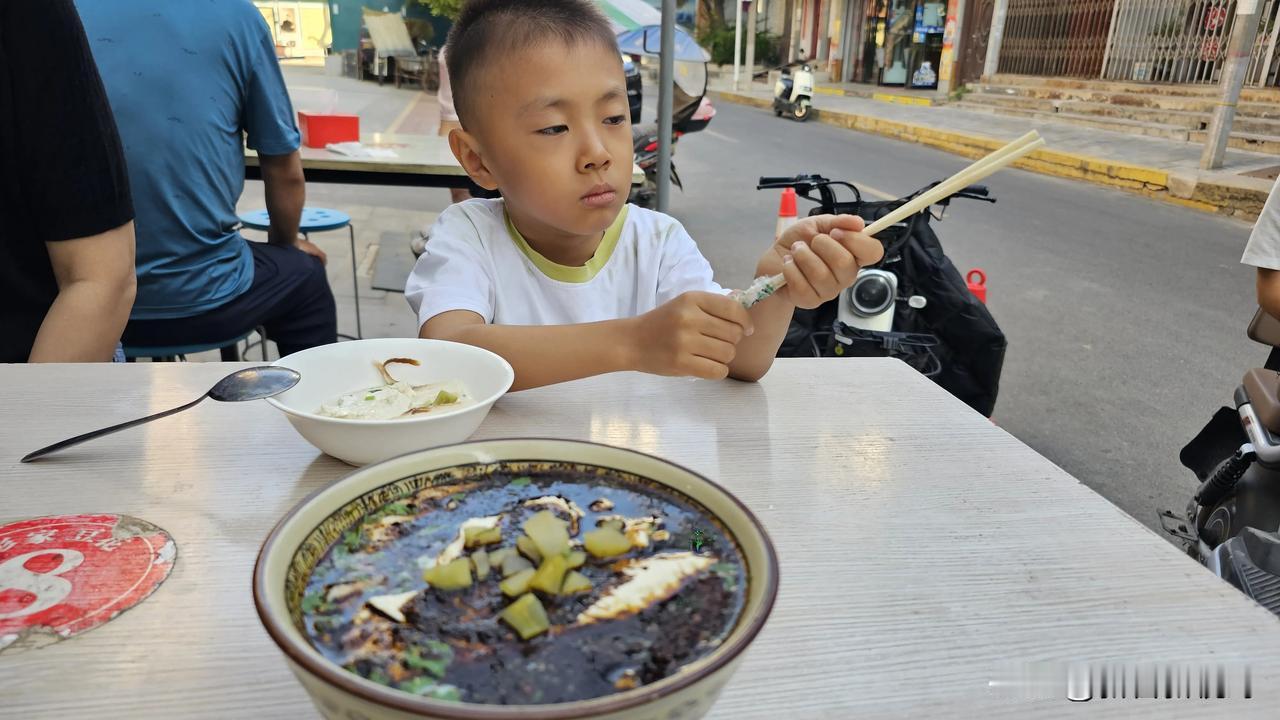 萌姓爱吃凤翔豆花泡馍软萌龙凤胎 凤羽紫米 萌姓趣事 萌姓祝福 琴凰萌 萌奕铭 虎
