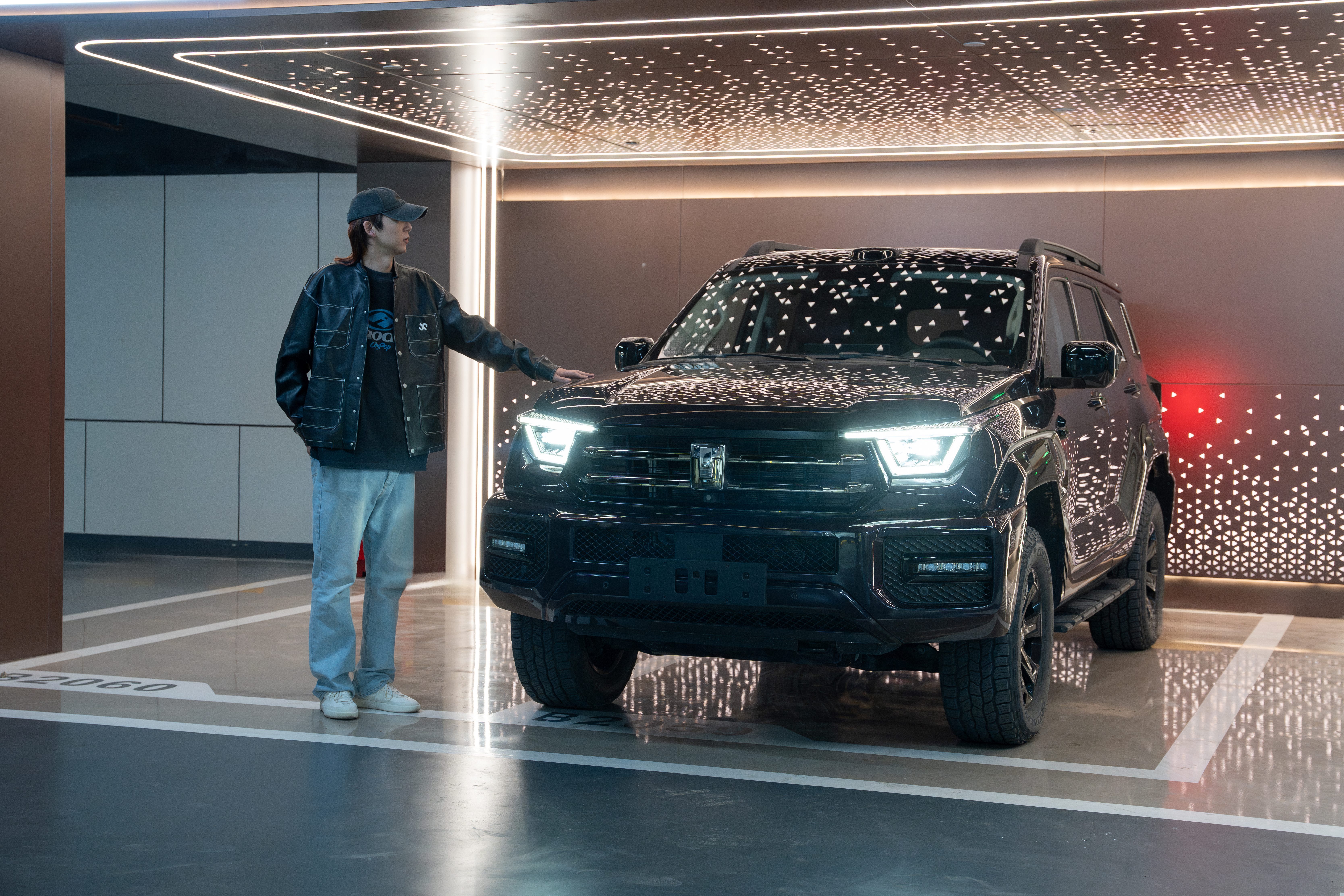 当所有的设计都在追求“融入”，我们选择“突破”全新坦克400以一种近乎蛮横的工业