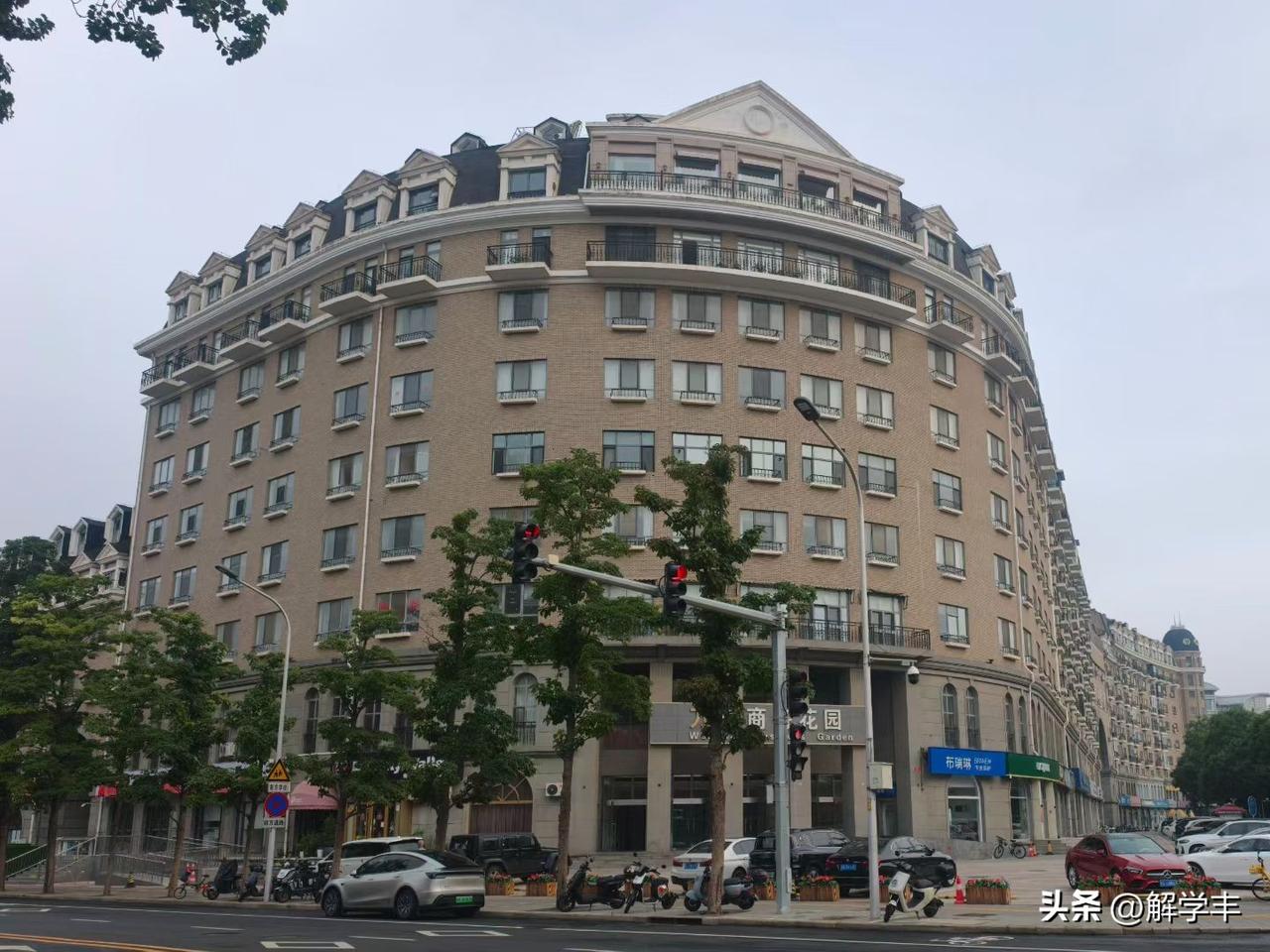 a股牛市已经结束了！
抱团炒作已经分崩离析，高位股a杀，七月腰斩无数。特别是高价