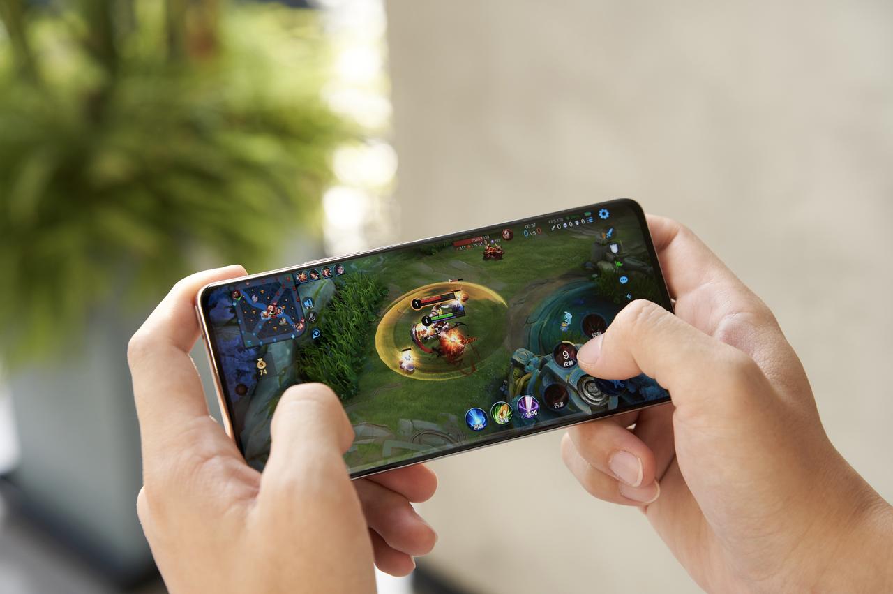 国产2K价位的手机，游戏体验不虚iPhone 15？这还真别说，毕竟iPhone