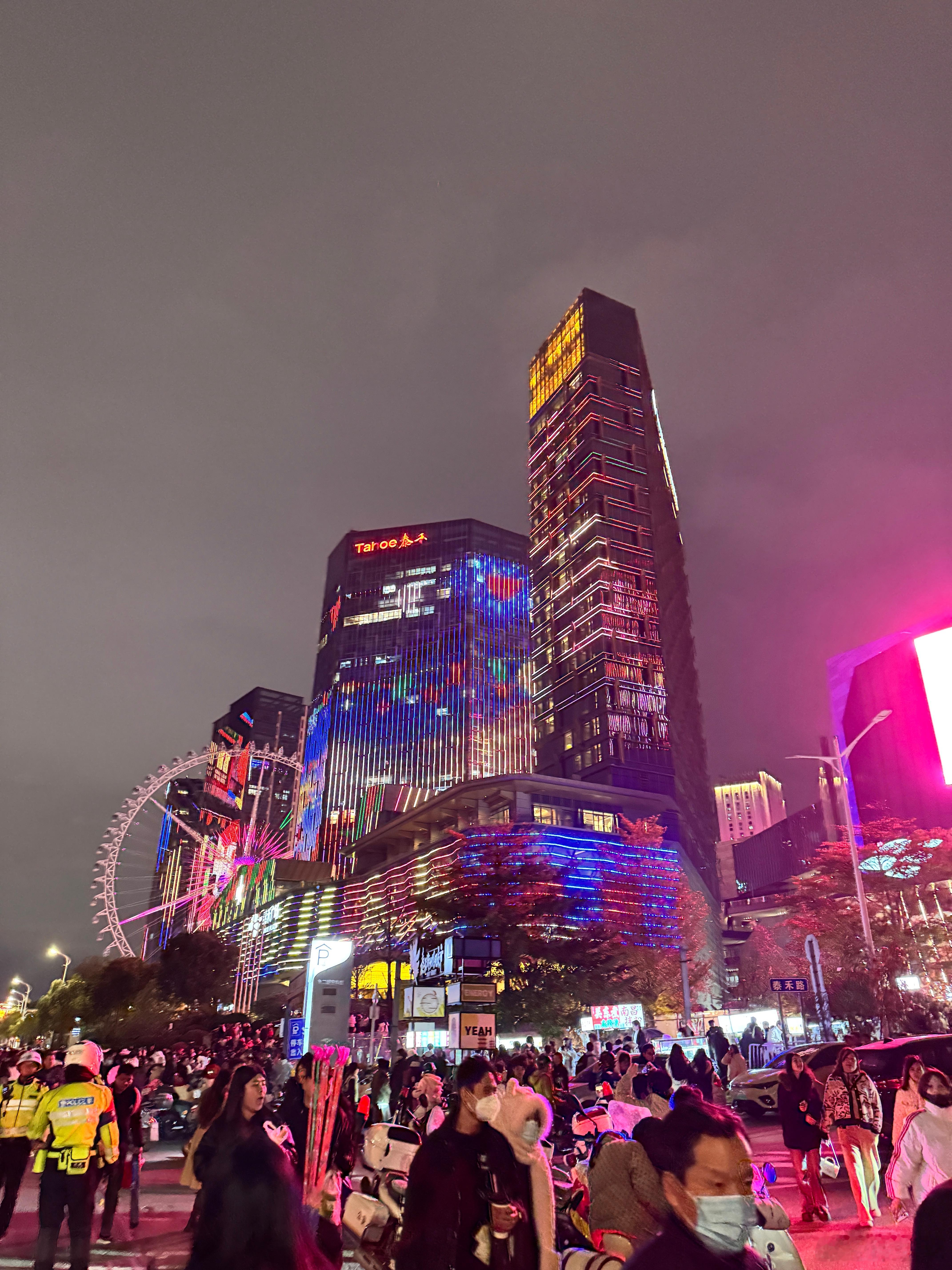 各地跨年夜地铁客流量1，广州 1409万人次 2，北京 1312万人次3，深圳 