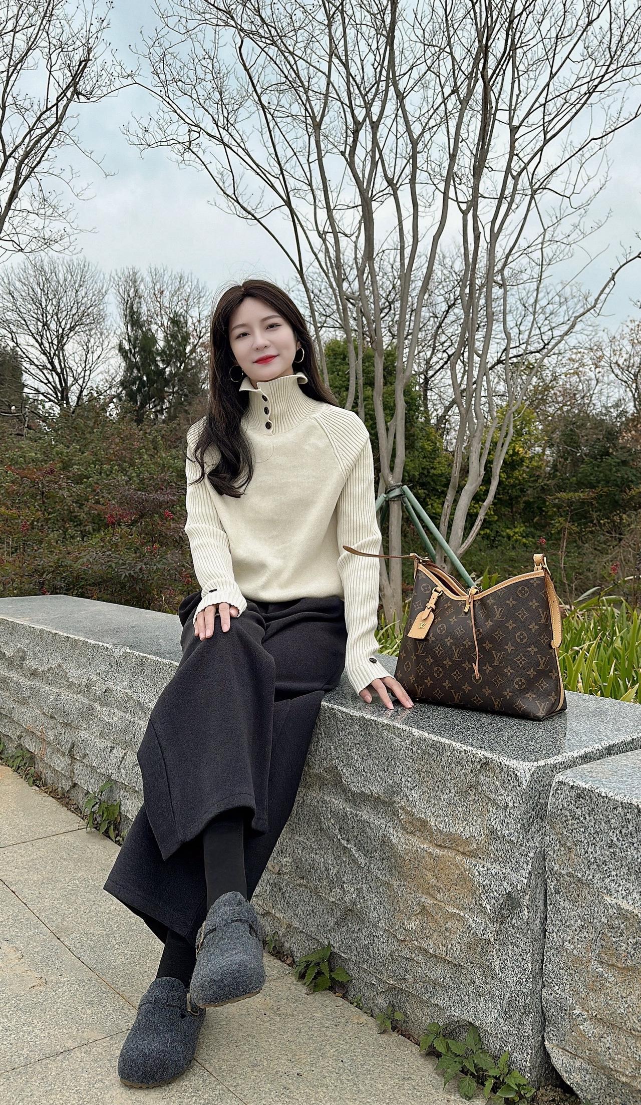 人不能太清醒否则看什么都觉得差点意思到了一定的年龄要允许真心和假意并存毛衣 打底