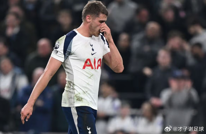 《利物浦回声报》报道，由于范德芬近期的糟糕表现，利物浦等俱乐部可能放弃在夏窗签下