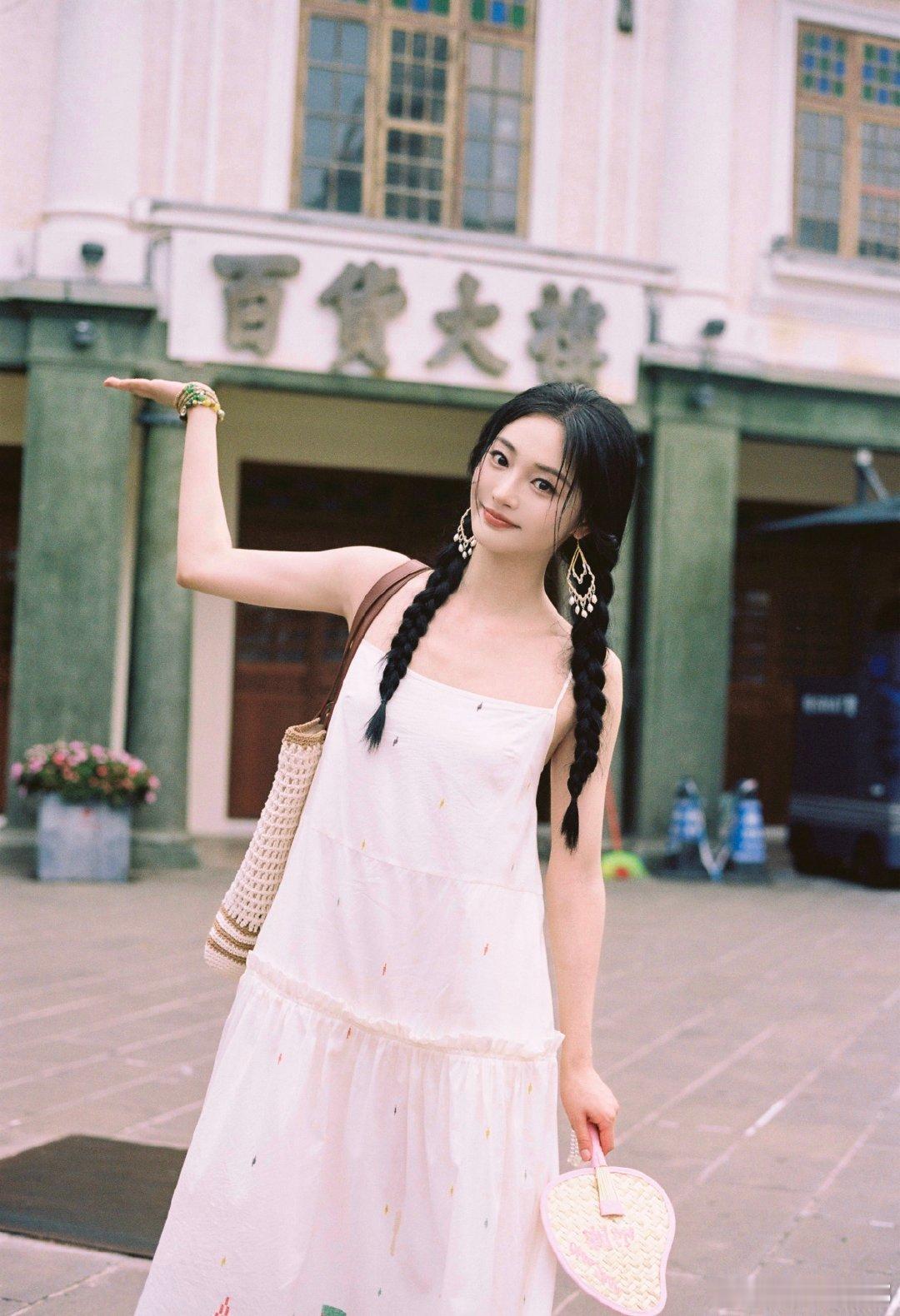 周洁琼去了ioi十周年演唱会 周洁琼去了ioi演唱会香港场难以平复激动心情，最好