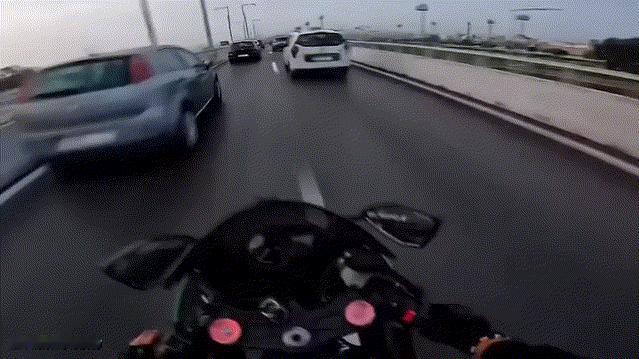 这真是人车合一了，不服不行[得意]