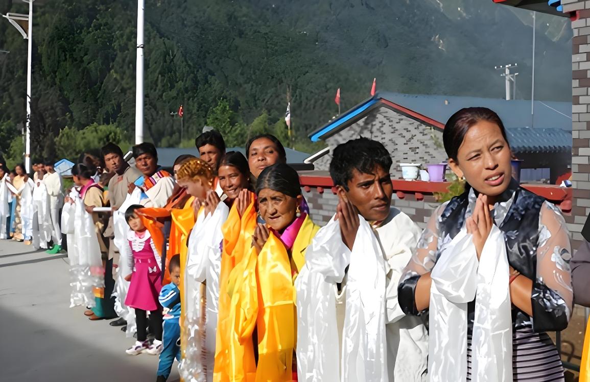 2003年，中国人接收了无国籍的达曼人，结束了他们200年没有国籍的生活，在领到