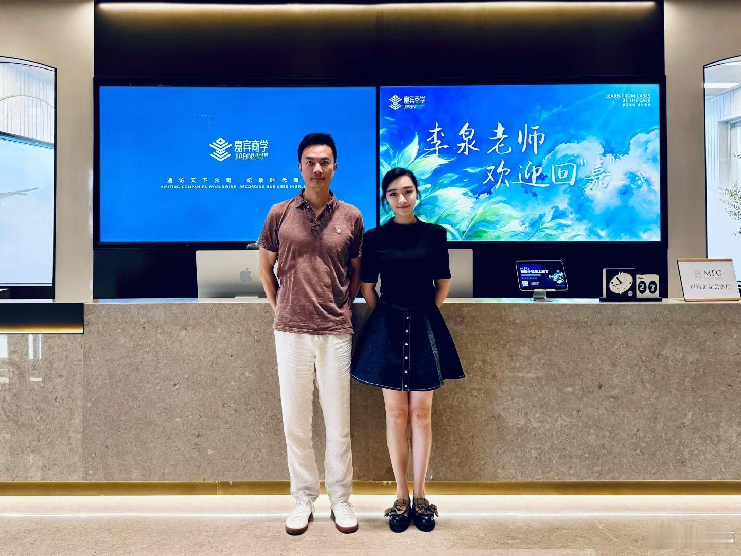 亲爱的艺术家、具身大脑科学家、嘉宾校友挚友，莅临嘉宾，鼓瑟鼓琴。具身智能艺术家音