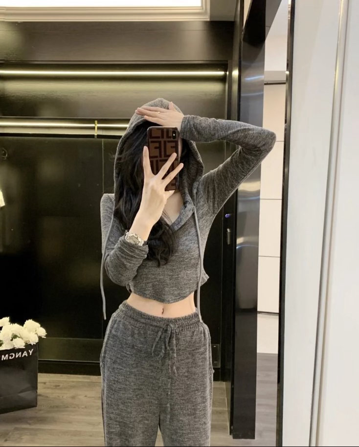 真遇到喜欢的人，就别计较太多了。义无反顾哪怕遍体鳞伤，一往情深哪怕后来形同陌路。