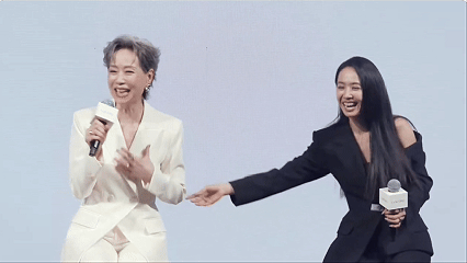 蔡依林叶童同框超绝状态 发布会高光名场面直击！聚光灯下的从容自信，与岁月沉淀后的