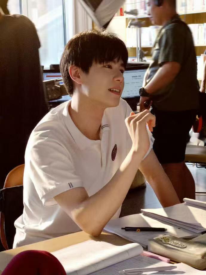 胡一天真的是校园剧的神！！！期待江逾白上线～ 