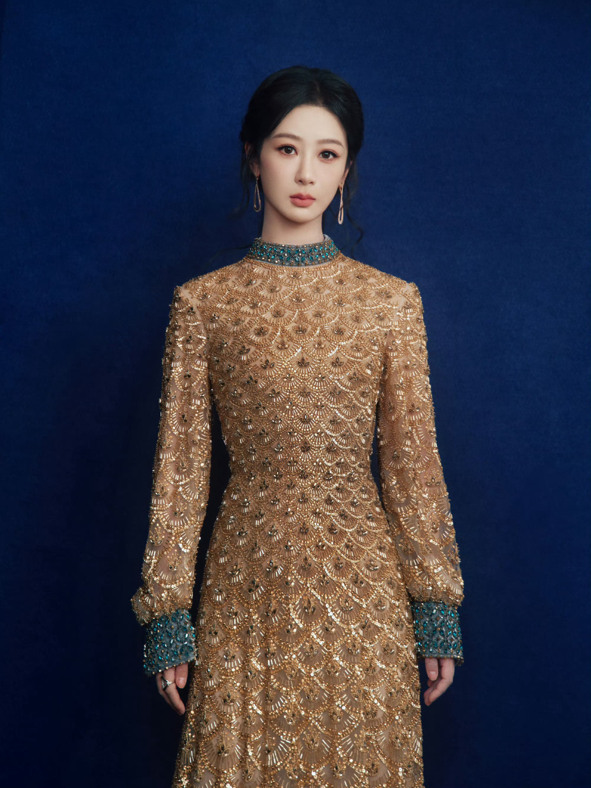 干嘛这样看着我，我紫好漂亮是不是