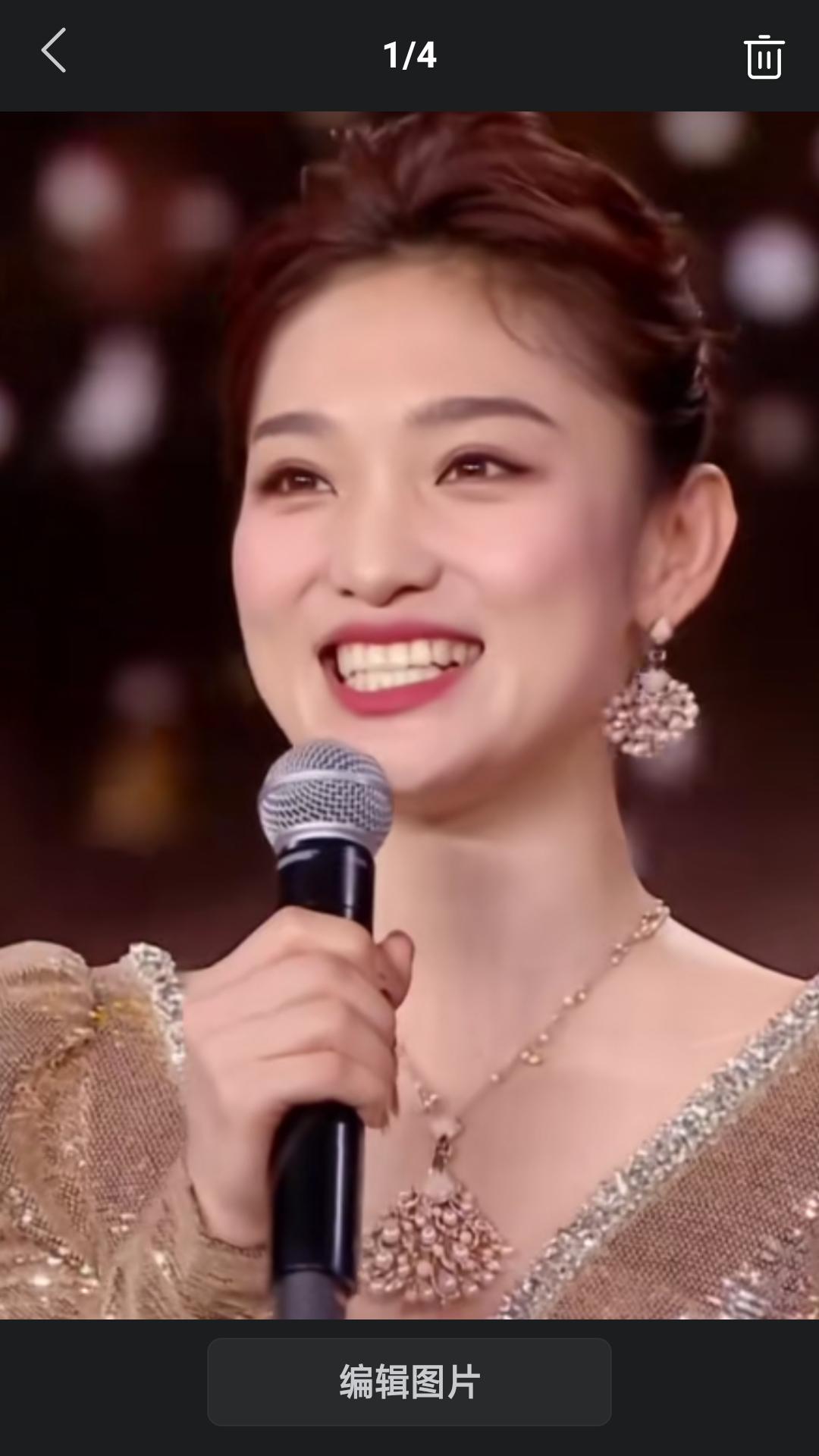 央视美女主持人蓝羽绝对是集高学历，高颜值于一身，她才华出众，气质绝佳，主持风格端