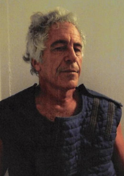 【新文件曝光：爱泼斯坦自杀前18天遭狱友谋杀威胁】美媒披露的爱泼斯坦案新文件显示