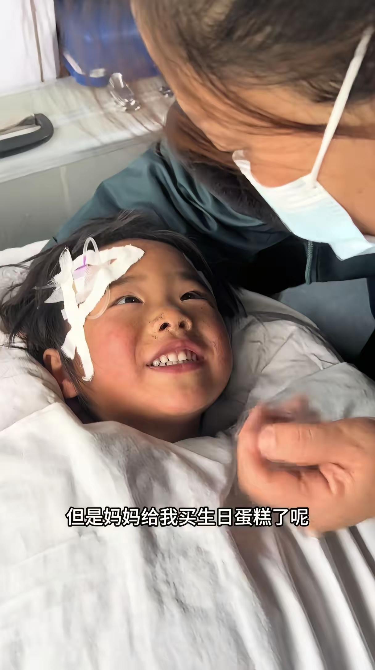 小丁一在救护车上说的一句话把医护人员感动哭了。

辽宁建平四岁走失女孩丁一的妈妈