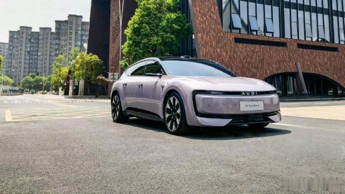 奥迪E5 Sportback，以“电”为翼，驭风破浪。它不仅是奥迪百年荣耀的电动