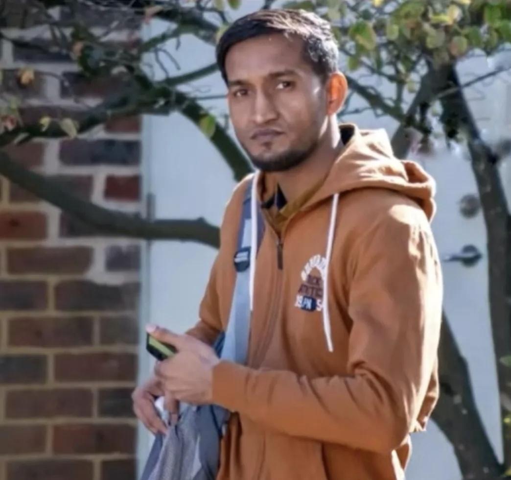 又是阿三，34岁已婚印度男飞机上把12岁女孩当“老婆”下手？
 
坐个飞机都能成