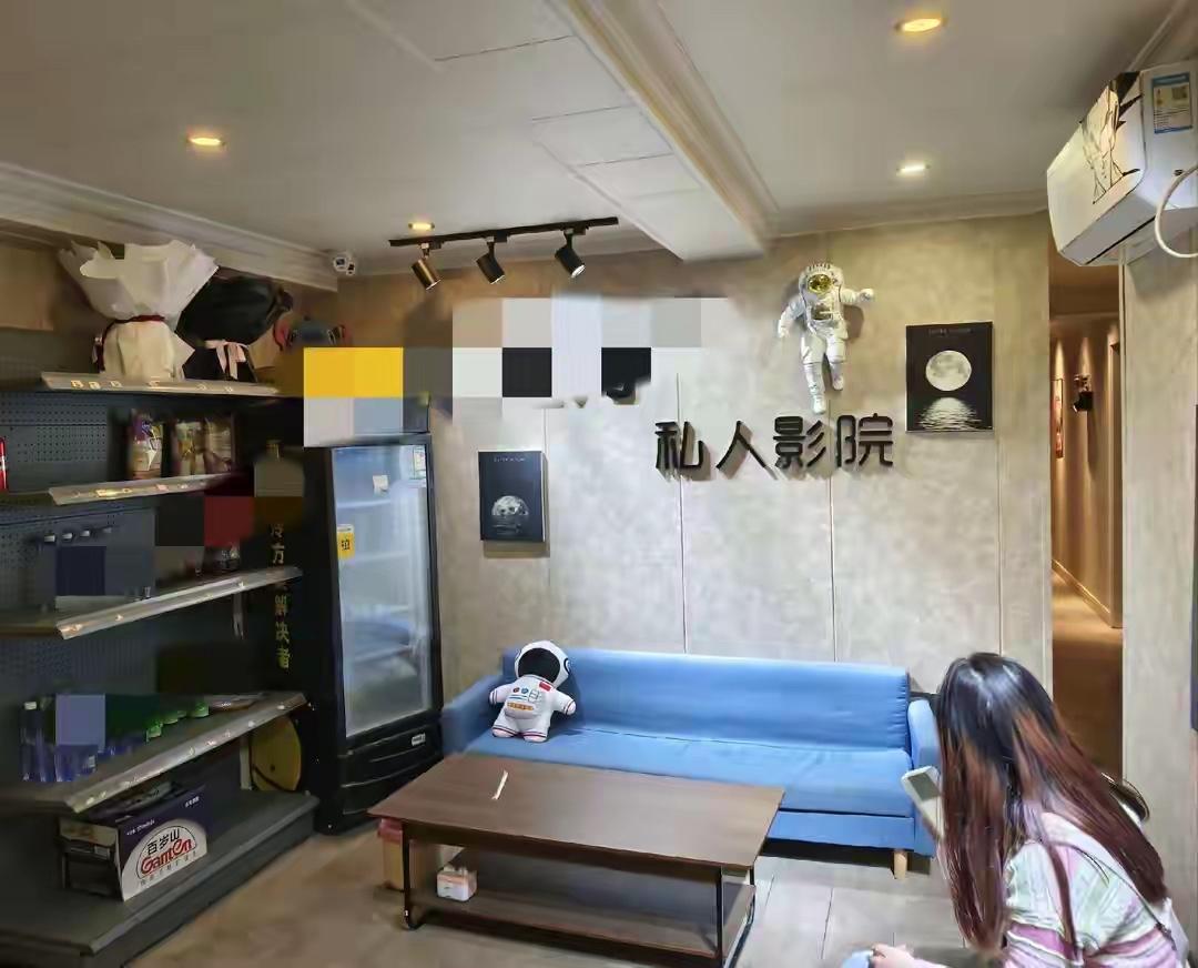 现在有些私人影院简直是金玉其外，败絮其中！原本它是因打破时间限制、私密性强、视听