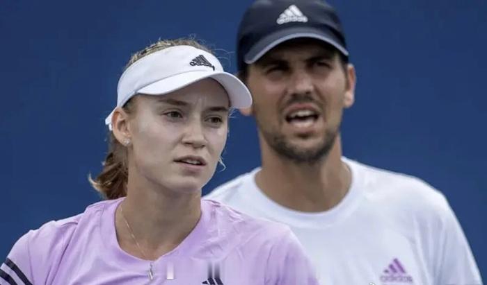 【莱巴金娜:武科夫是最了解我的人❤️】记者提问：“过去六个月我们见证了你取得众多