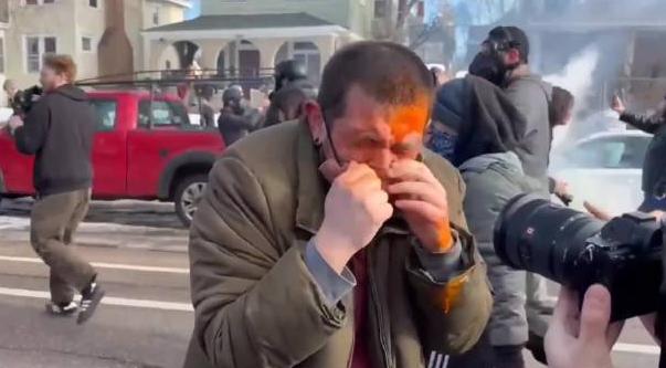 谁能想到，最近美国明尼阿波利斯的枪击案，让“胡椒喷雾”又被推上了风口浪尖，居然撑
