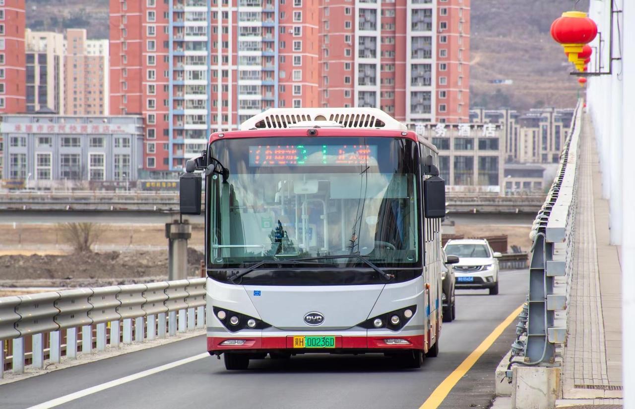 …不知你是喜欢晴天还是喜欢雨天？六级狂风横扫承德，带来的不仅是漫天飞沙，更是这阴