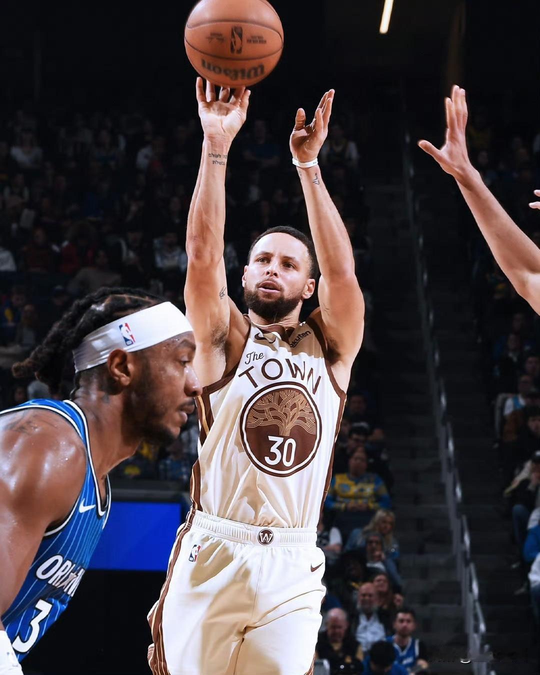 勇士今天终于吃了顿饺子，120:97大胜魔术！
这场比赛勇士的进攻不再便秘了，整