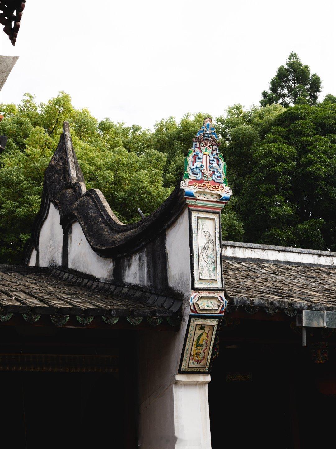 人文景观 福州三坊七巷成于晋唐，盛于明清延续至今，坐落于福州古城的城市中轴线上千