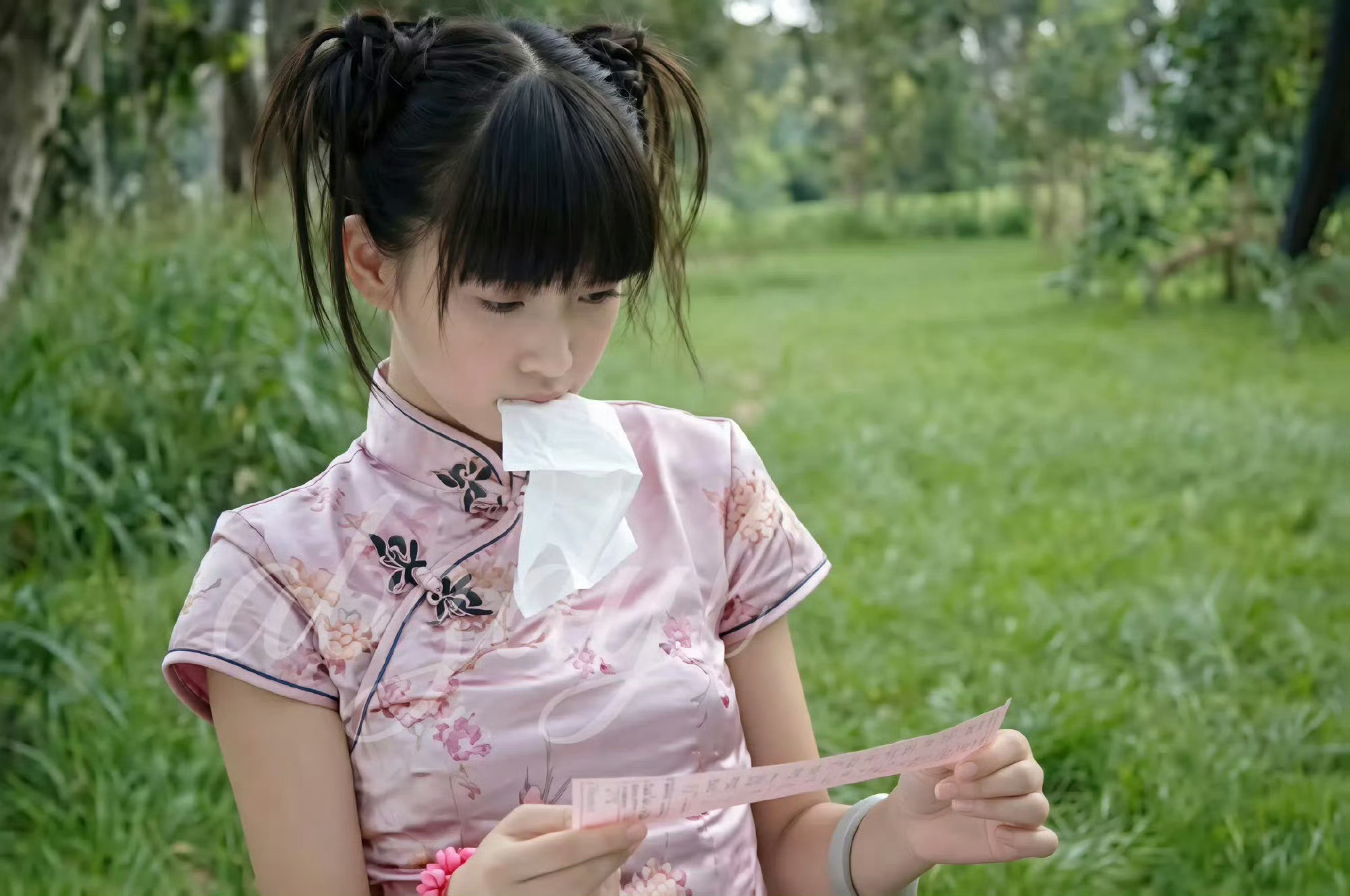 Angelababy14岁中华娘造型 害，一步踏错步步错，现在真是活动少作品少，