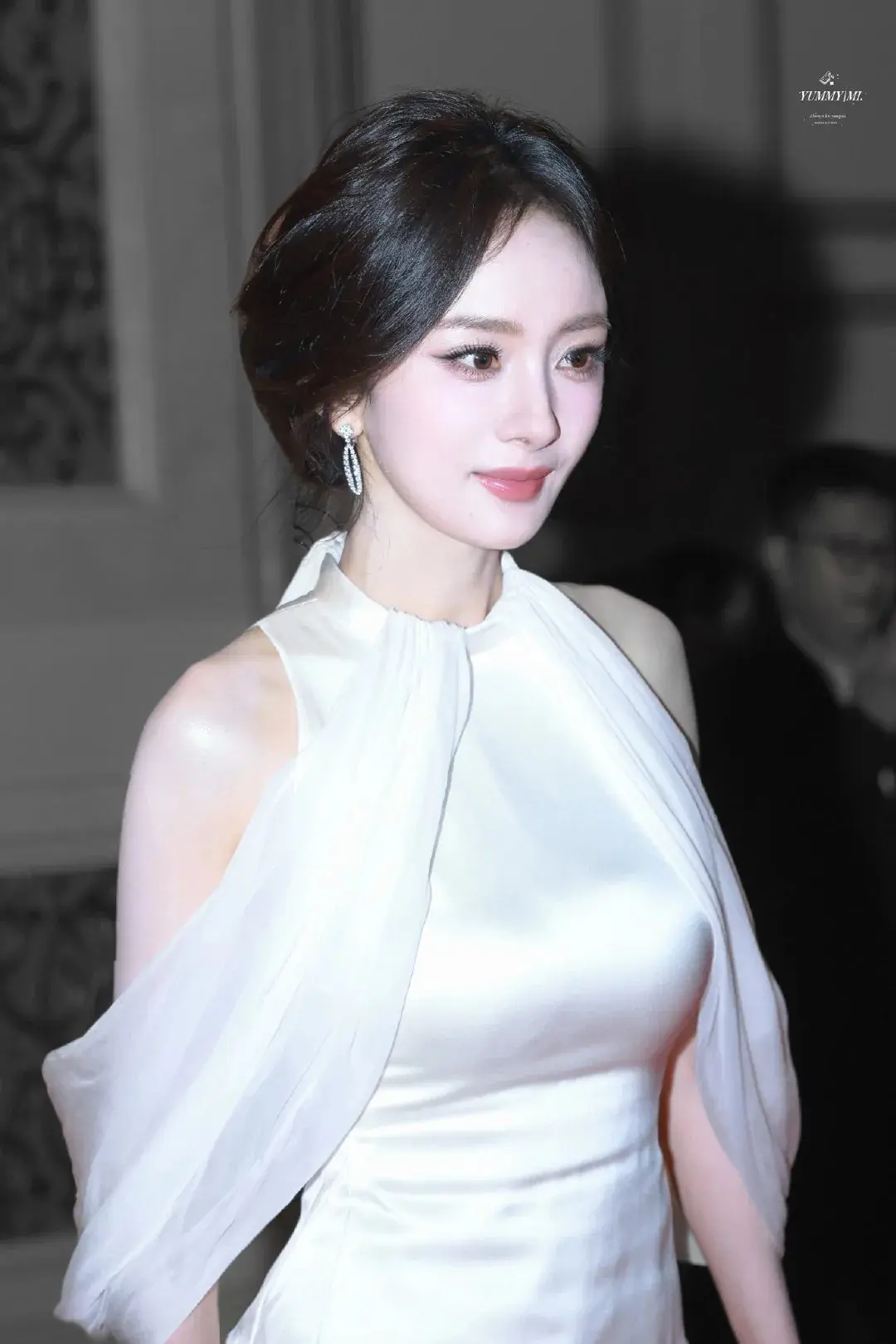 杨幂. VogueFilm内场 世界名画 超级伟大的一张脸  正好有头...