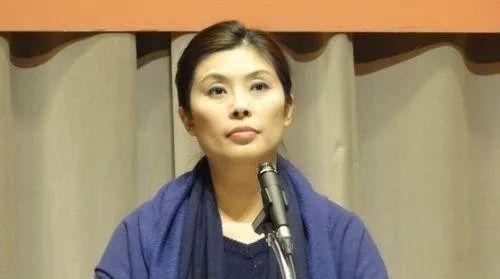 郑丽文现在估计挺后悔的，后悔什么？她后悔的不是加入国民党，也不是竞选主席时缴纳的