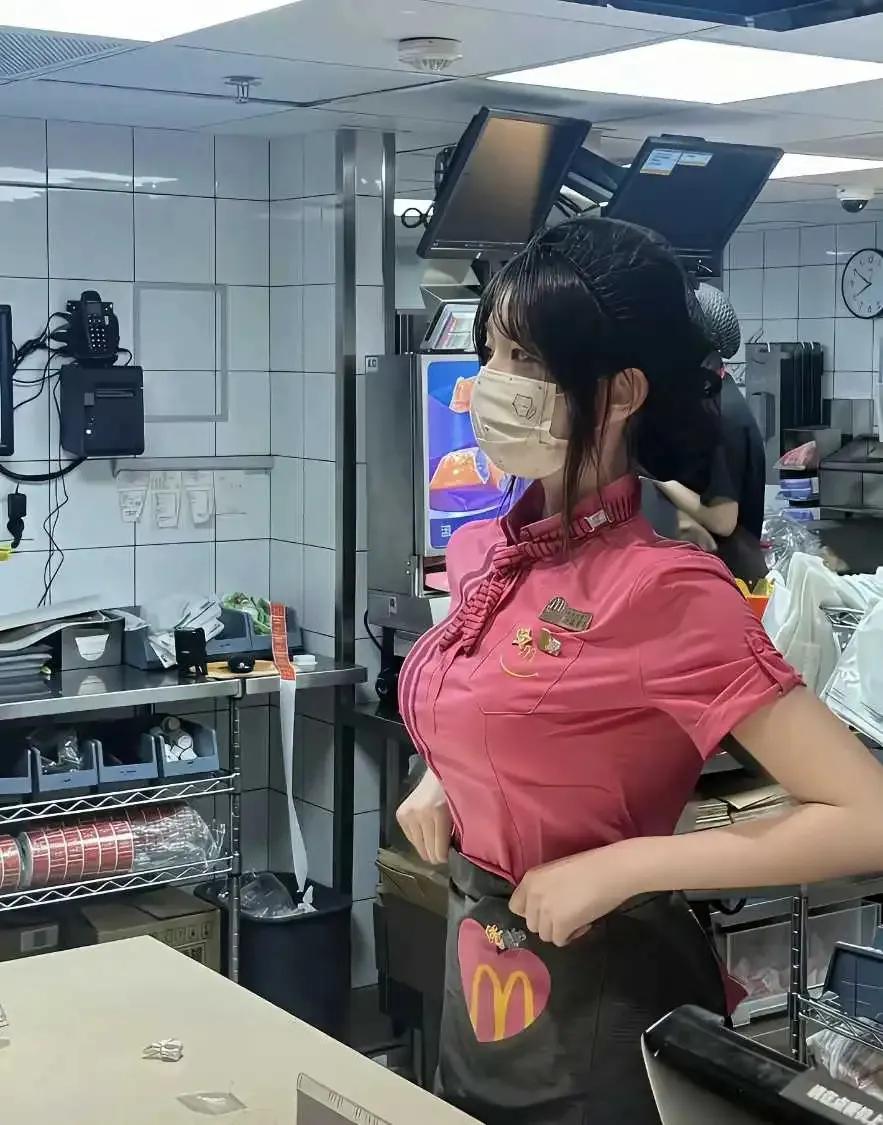 肯德基的新制服，看起来可以哇