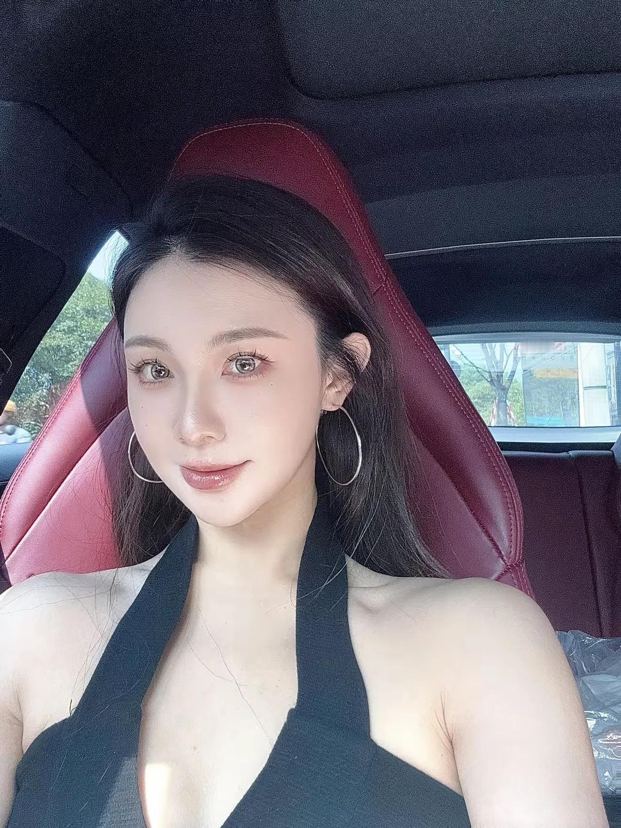 岁月悠悠，三十七载光阴流转，我非但不惧，反而心生欢喜。比起青涩懵懂的十八岁，我更