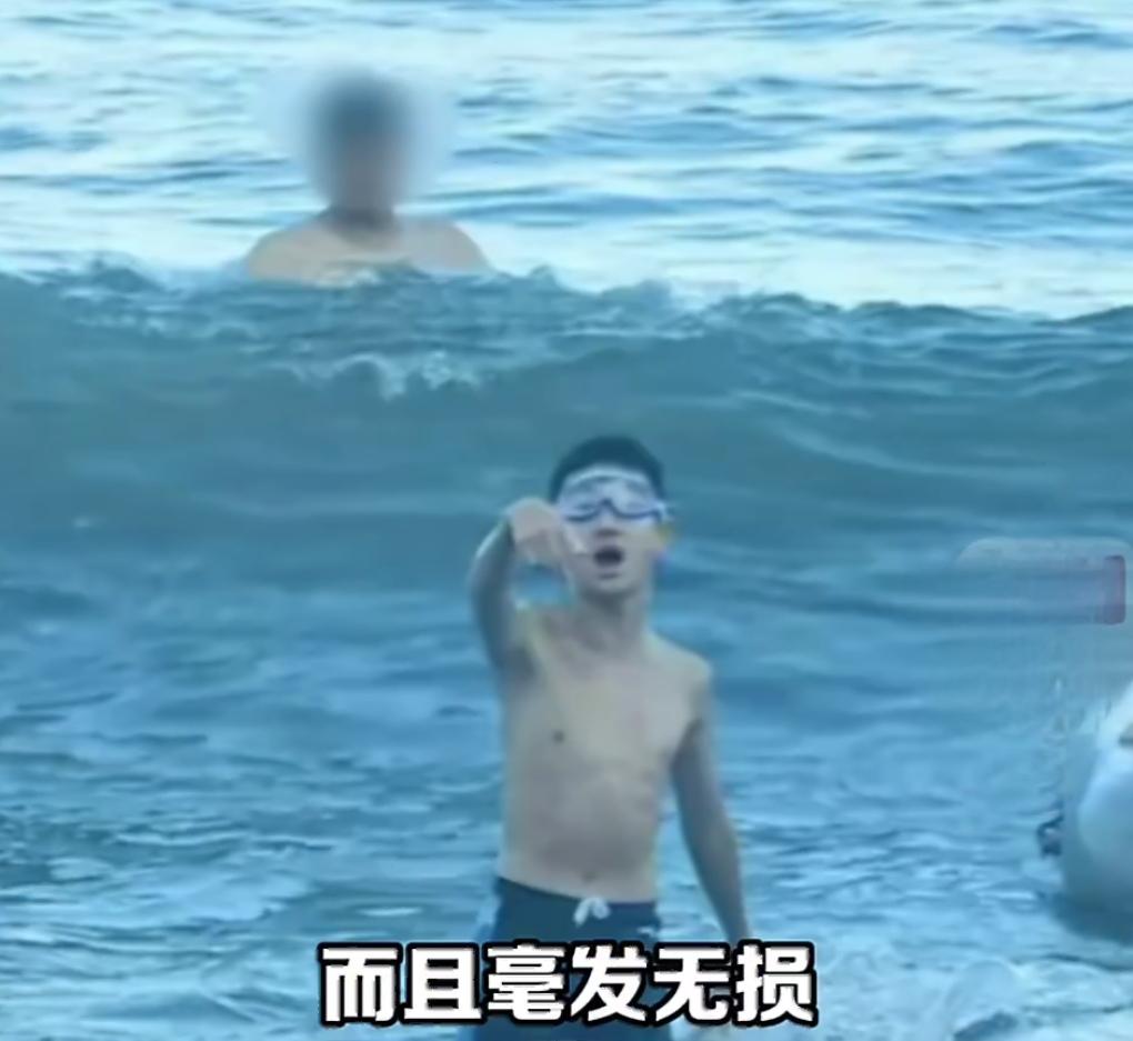 14岁少年下海救人，却中途独自往岸边游，很多人一开始看不懂
 
8月初，长沙14