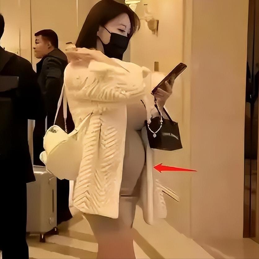 叶珂承认已和黄晓明分手，而且是在她孕晚期分的。黄晓明妈妈只管杨颖儿子。最让人唏嘘