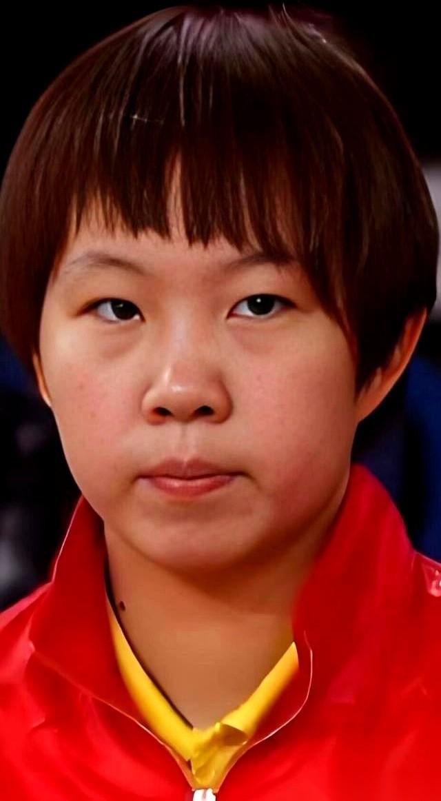 朱雨玲这场球，输得让人有点看不懂。
决胜局，10比4，她手握6个冠军点。球馆里安
