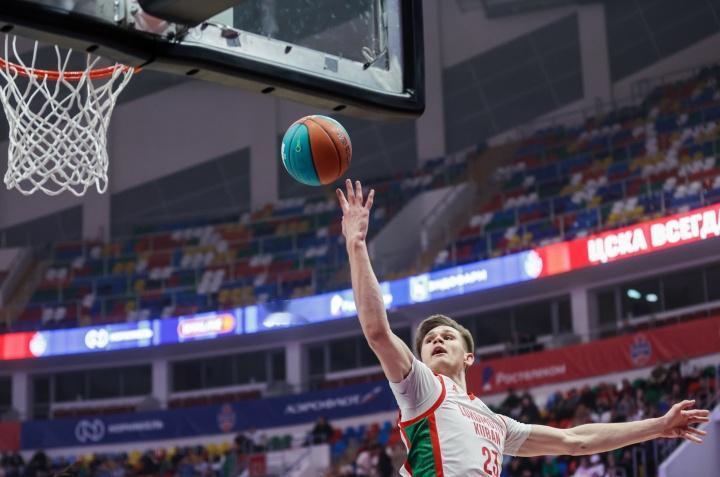 湖人在干什么？现金换来56号签，又将56号签换成现金
看NBA上咪咕视频，经历首