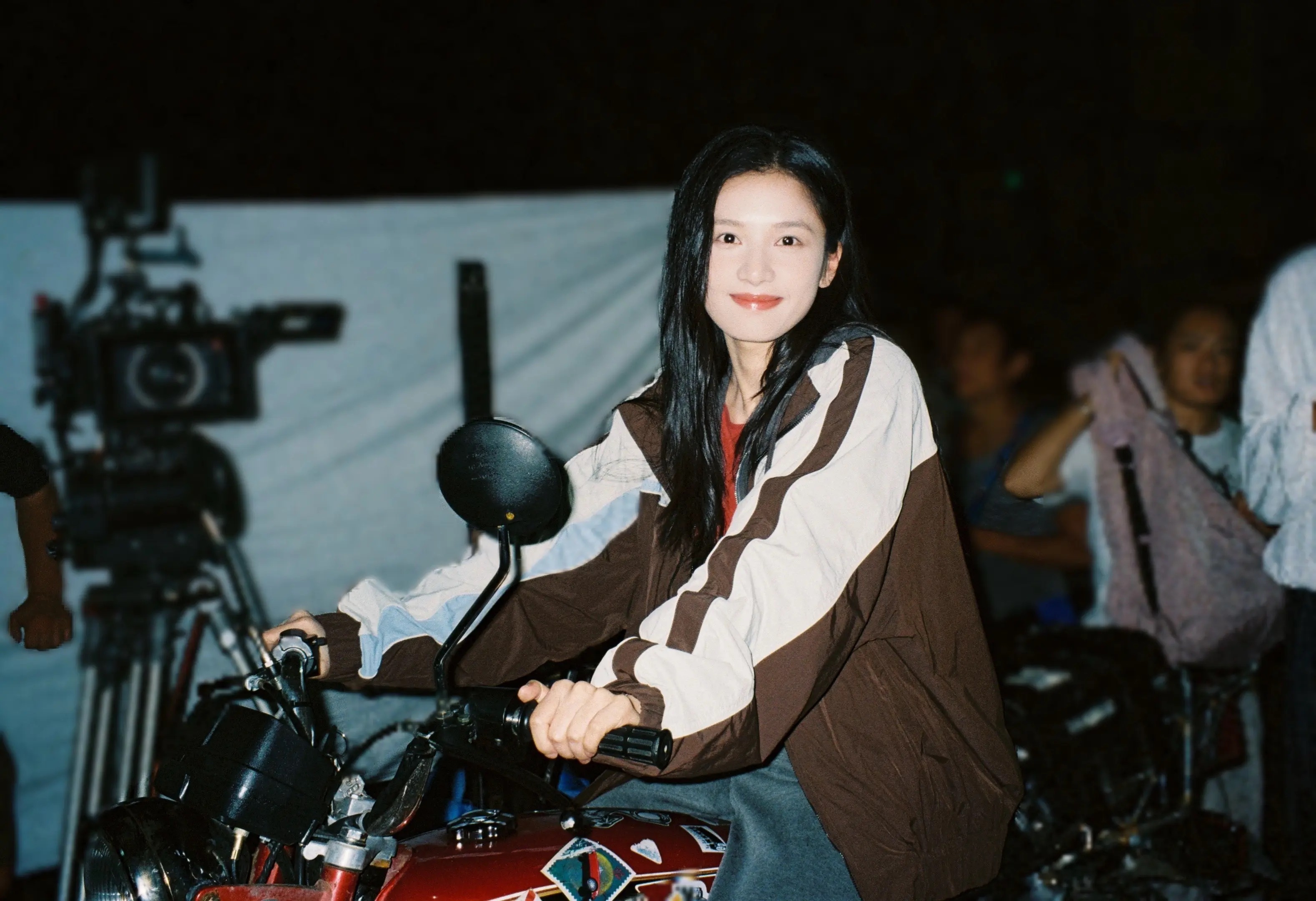 苗妹靖姐 