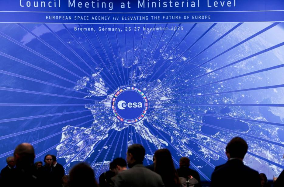 历史性转向！欧洲航天局砸221亿欧元预算，首推军用太空计划
 
英国《金融时报》