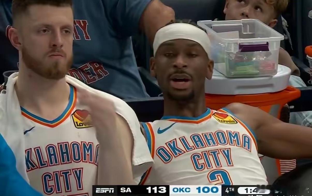 雷霆队可以“动”起来了！今天的圣诞大战，第四节最后1分42秒，主场作战的雷霆队以