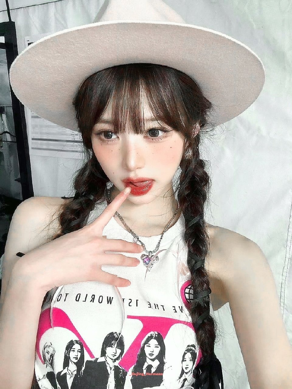 张元英solo鲨疯了！《8》Melon点赞39分钟破万，2026年首小时破万so