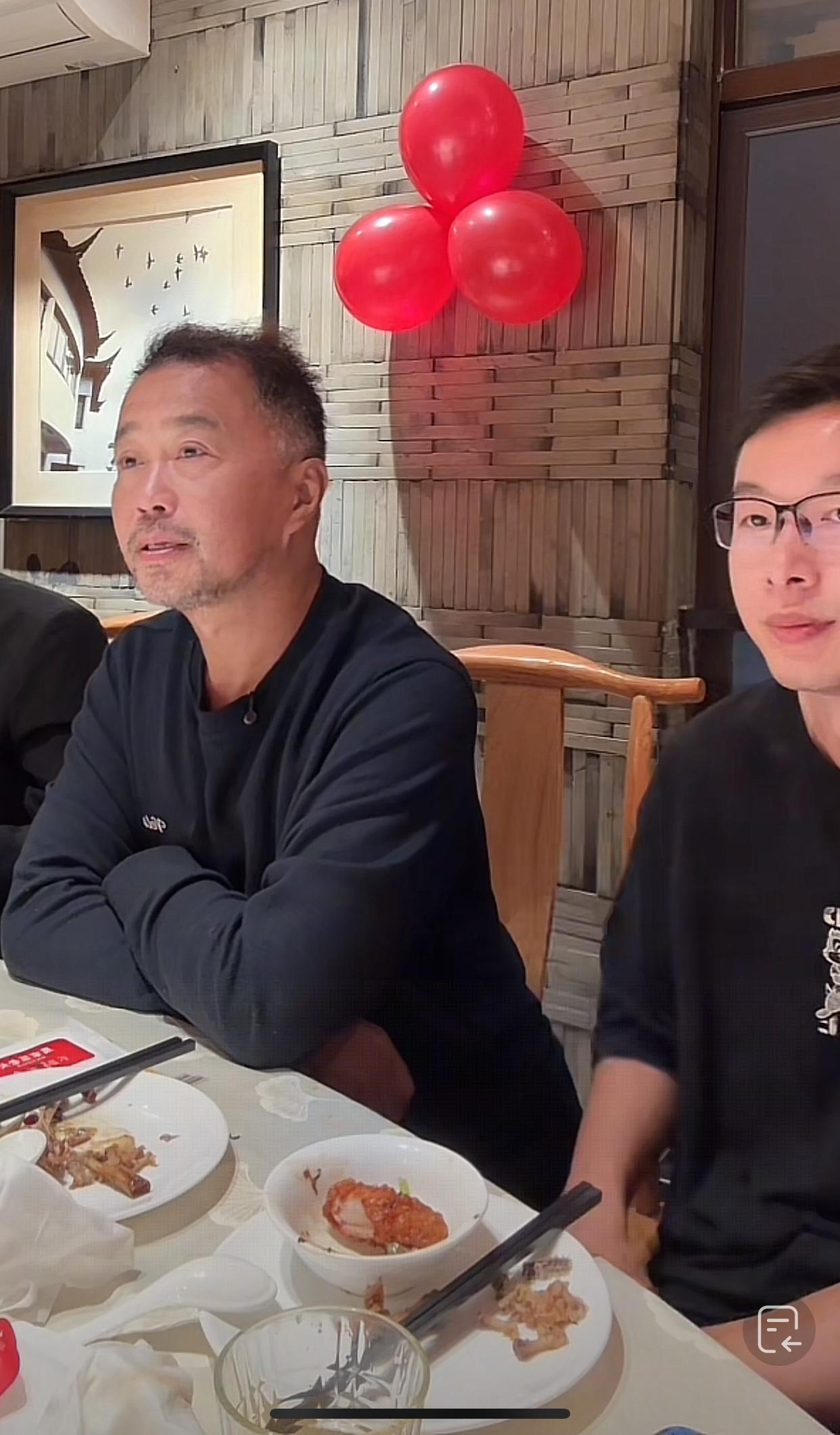 沈巍想女朋友晓晓了，说明天要去南京一趟[呲牙]

就在刚刚，沈巍吃饭之间宣布了这