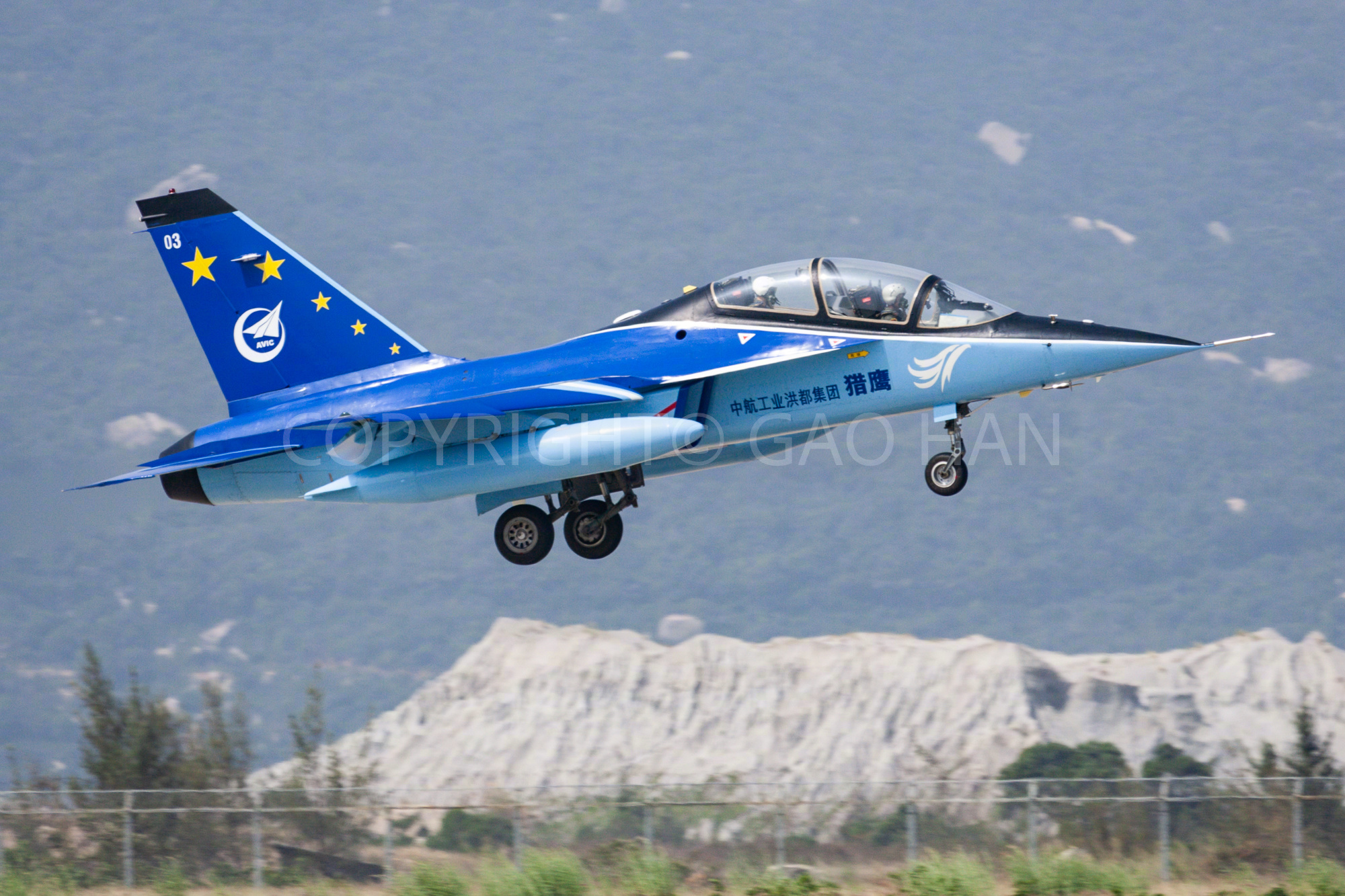 现在开始L-15的多年航展原创图集，这些片子不光记录了L-15这个型号的演进，其