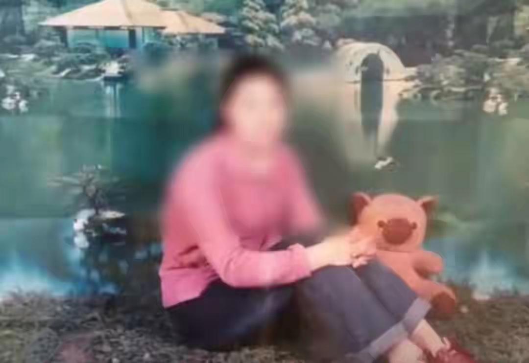 湖南农妇一夜疯癫背后真相：985才女隐疾曝光，女儿成出气筒全村落泪

（来源：根