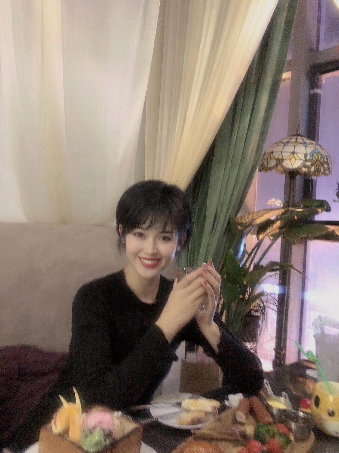 人到了一定年纪 哪有那么多精力去套路 简单点 我明牌 你随意